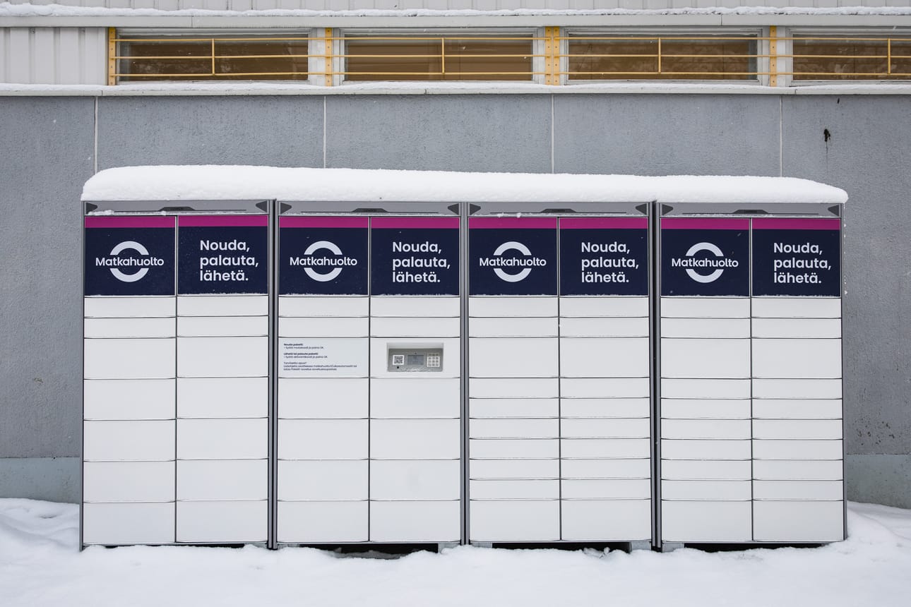 Tämä Matkahuollon ulkoautomaatti sijaitsee Korkalovaaran Salen edustalla.
