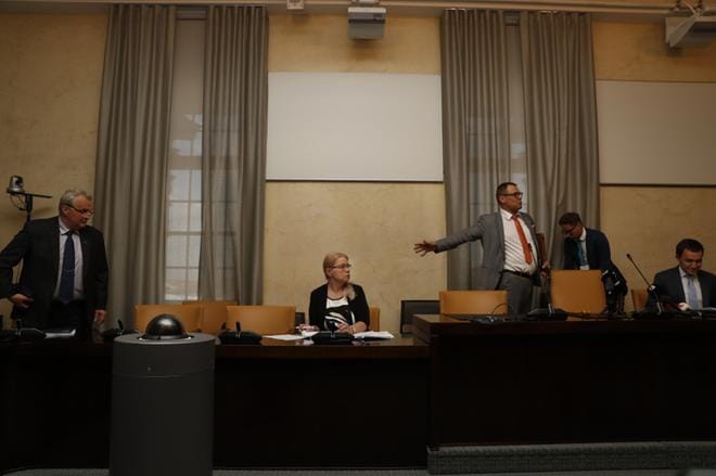 Eduskunnan perustuslakivaliokunta valmistautui valinnanvapauslausuntonsa tiedotustilaisuuteensa perjantaina. KUVA: Silja Viitala