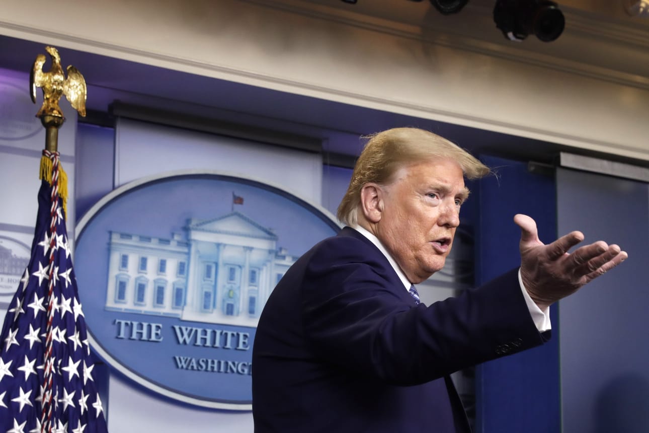 Presidentti Donald Trump esitteli maahanmuuttoa rajoittavia määräyksiään tiistaina.