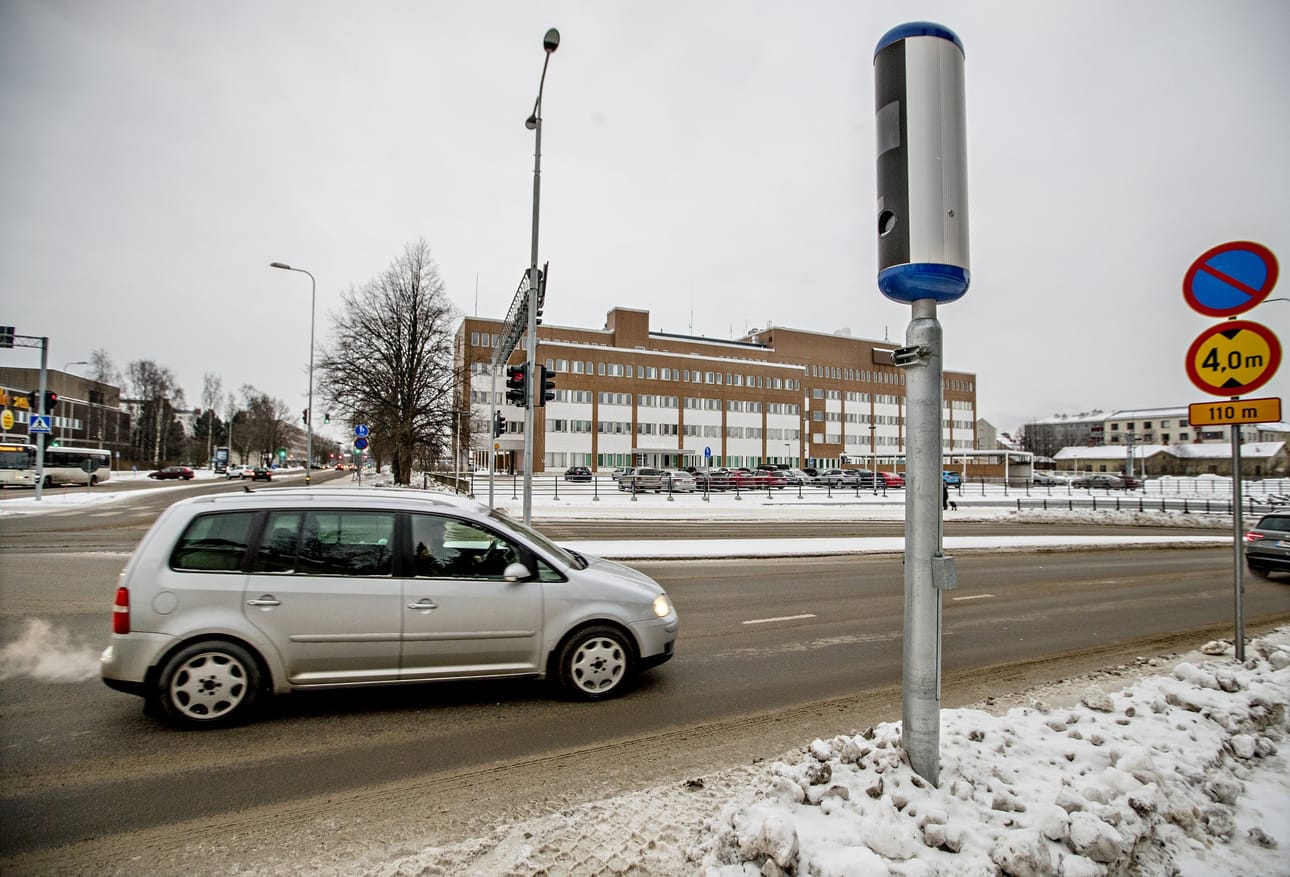 Uutinen josta JSN antoi langettavan päätöksen koski uusia nopeusvalvontakameroita. Kuva Kajaanintieltä Oulusta.