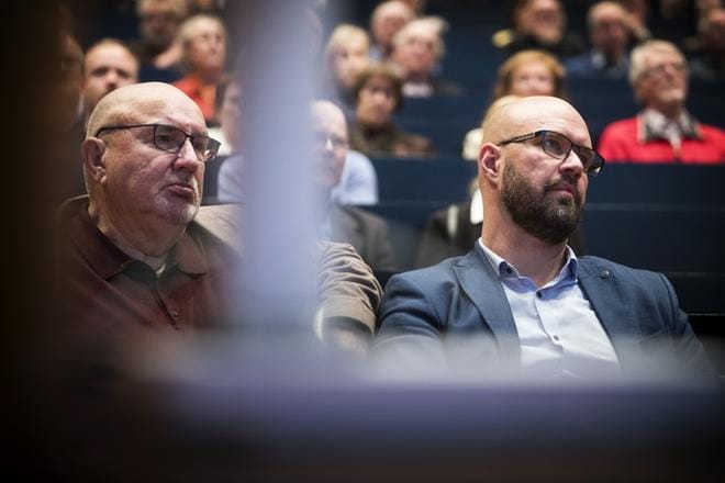 Mustasaari haluaa neuvotella lisää liitossopimuksesta, Vaasa toivoi liitoksen hyväksymistä huhtikuun alussa. Kuvassa puheenjohtajat Lars Gästgivars ja Kim Berg. Kuva: Jarno Pellinen