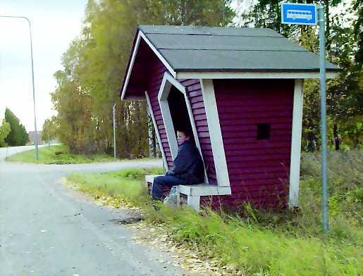 Perinteet kunniaan. Maalaismaisemahankkeessa paneudutaan myös paikallisiin vanhoihin maisemallisiin erityispiirteisiin. Nivalan Haikarasta löytyvä kaunis riukuaita on yksi sellainen.