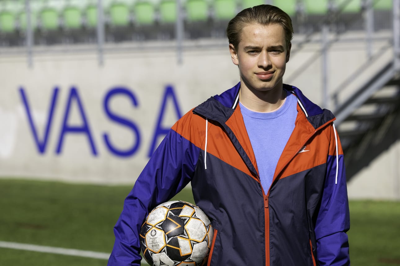 Vasa IFK:n junioripolun käynyt 16-vuotias Milton Käld siirtyy Mestarien Liigassa pelanneen Bodo-Glimtin akatemiaan. Käldillä on takanaan kahdeksan ottelua Suomen poikien maajoukkueessa.