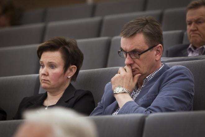 Laihialaiset Mari Lampinen-Tuomela ja Tapio Nyysti olisivat halunneet, että ulkopuolinen arvioitsija antaa hinta-arvion Vaasalle myytävistä sairaalatonteista. KUVA: SELMA PAAVOLA
