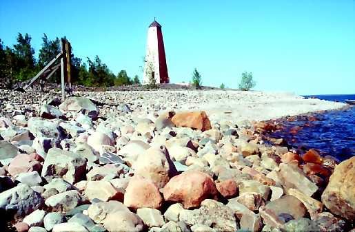Suunnannäyttäjä. Ykskiven puumajakka Kemistä 16 kilometriä kaakkoon on vuodelta 1874.