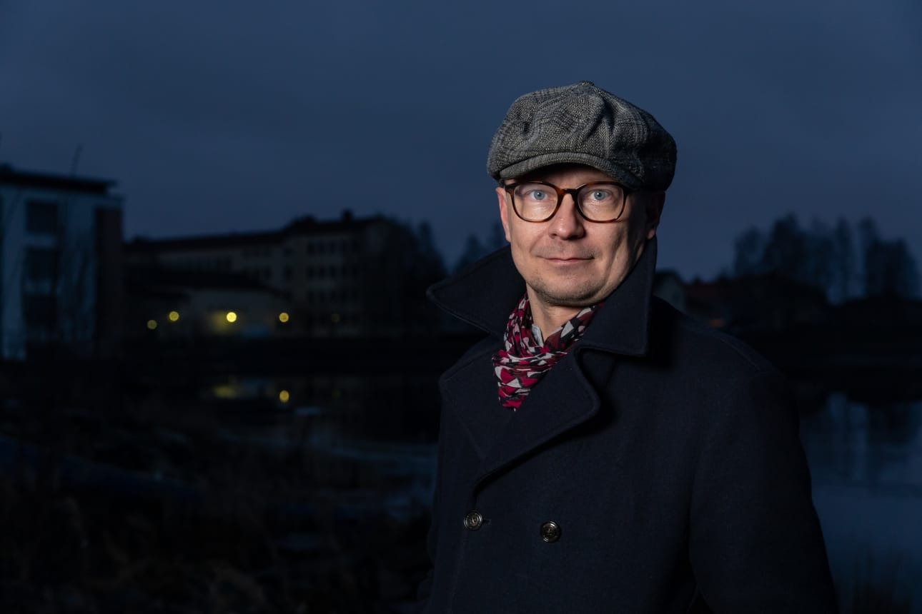 Sarjan ohjaajana toimii Mika Ronkainen.