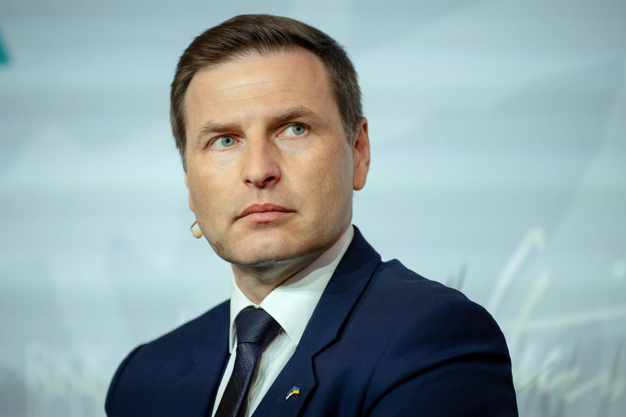 Viron puolustusministeri Hanno Pevkur kertoi tiistaina, että Yhdysvallat keskeyttää ampumatarvikkeiden toimittamisen Viroon.