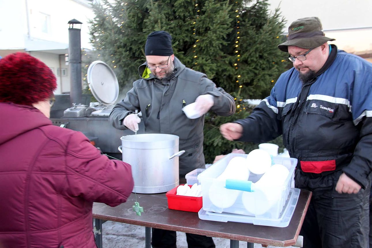 Puurotarjoilun järjestävät Tommi Oja ja Heikki Moilanen. Puurosta voi antaa vapaaehtoisen maksun, joka ohjataan paikalliseen hyväntekeväisyyteen.