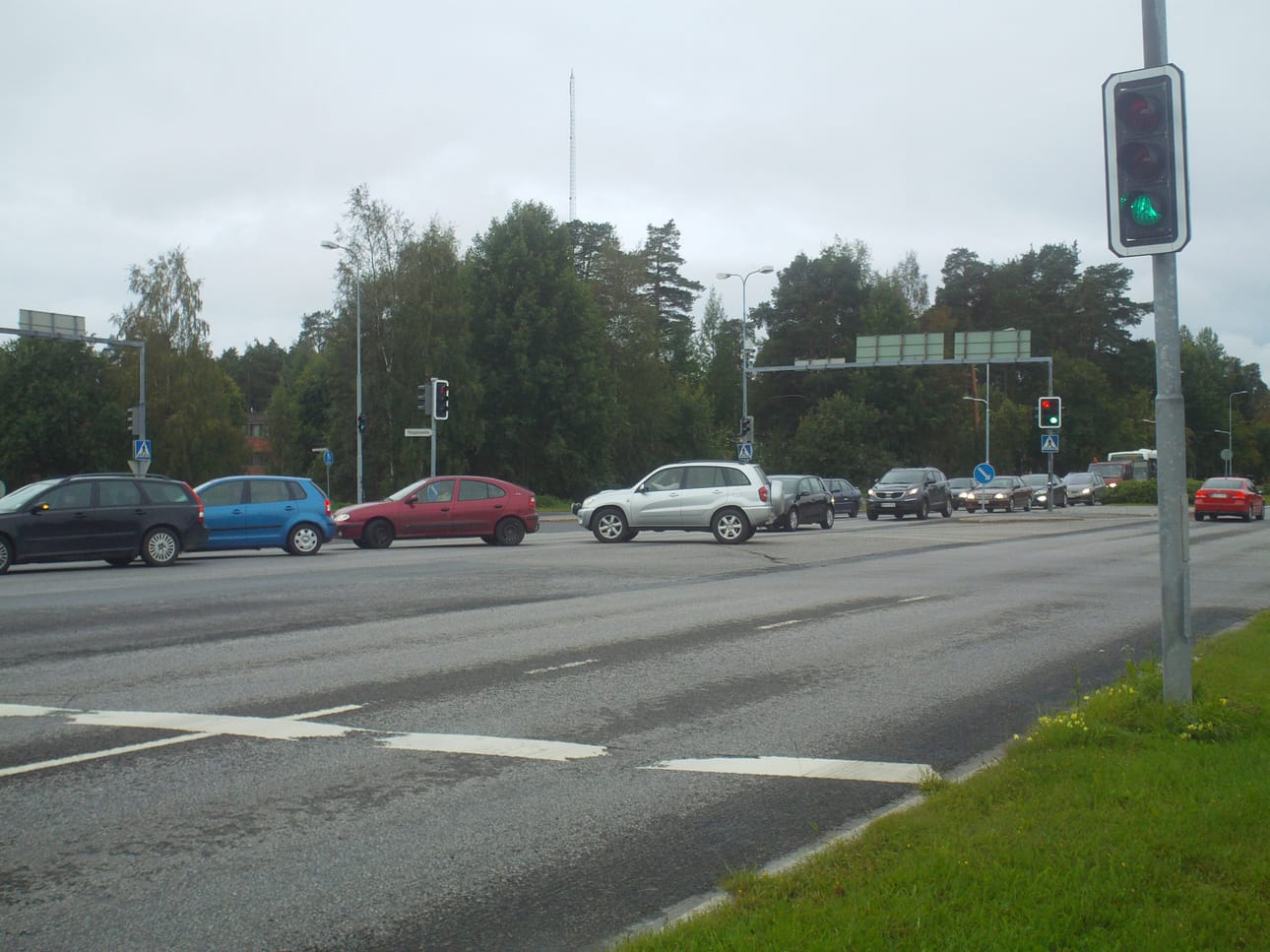 Onnettomuuden vaikutukset näkyivät jonoina Kajaanintiellä asti.