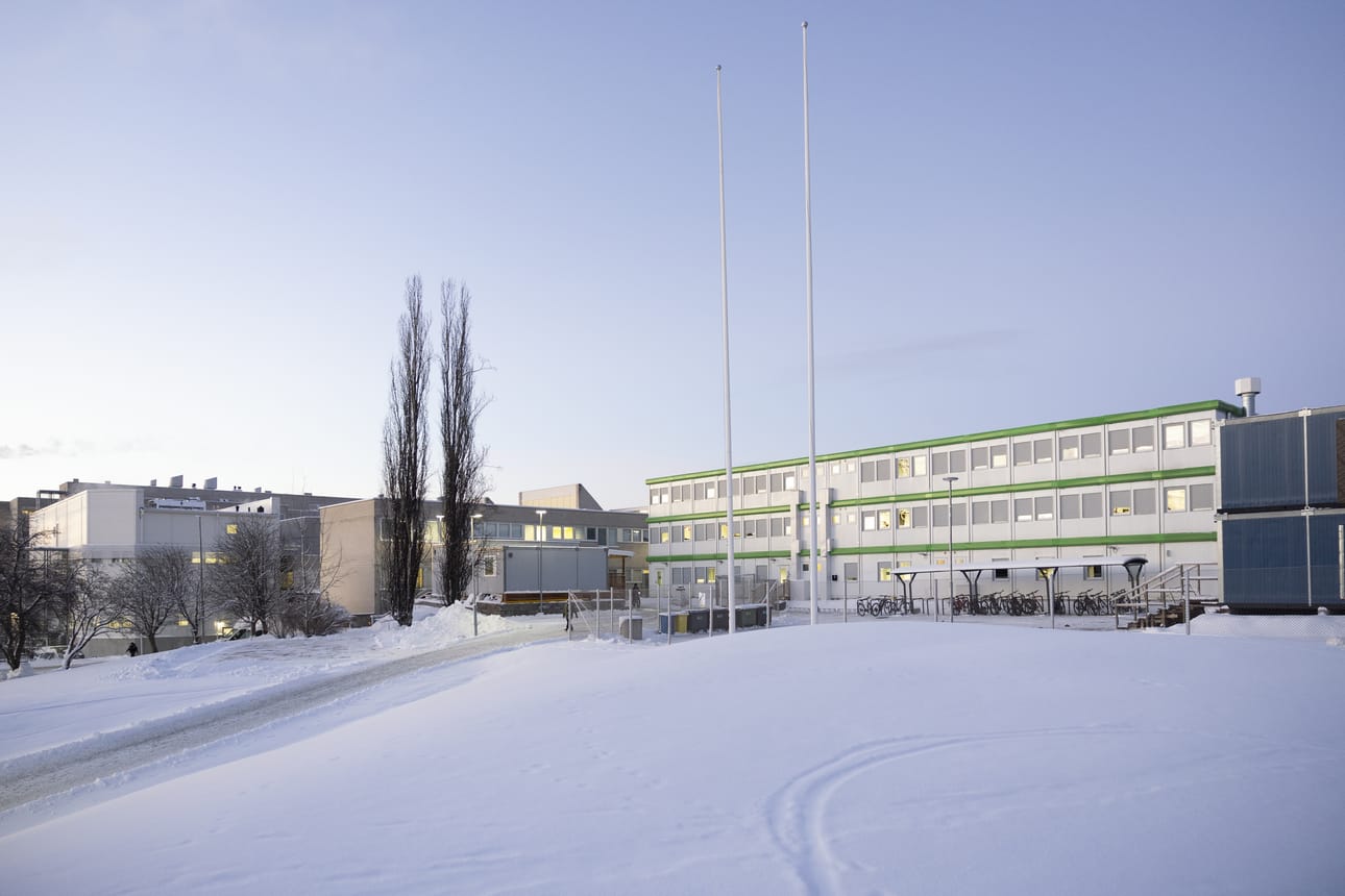 Oulun yliopistolle rakennetaan uudet tilat vanhan OYSin sairaalan paikalle. Vanhaa sairaalaa puretaan parhaillaan.