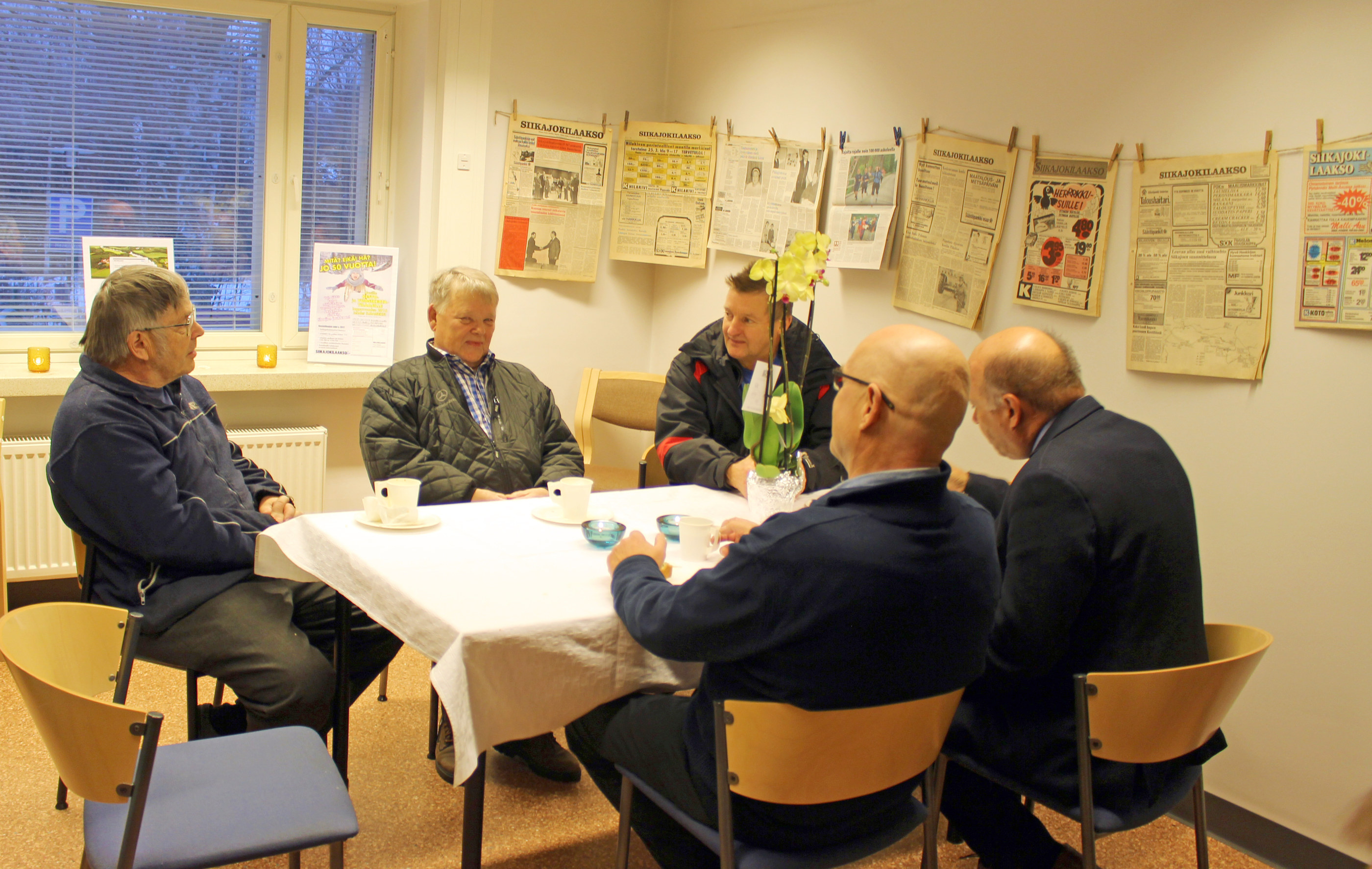 Takahuoneen parlamentissa käsiteltiin niin kunnallisia kuin kirkollisiakin asioita.
