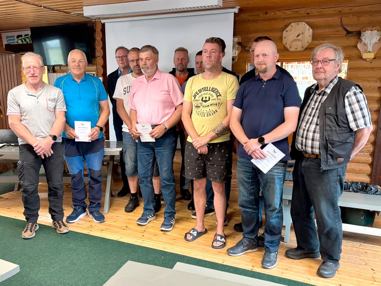 Alahärmän Metsästysseura palkitsi kesäkokouksessaan jäseniään metsästysharrastuksen eteen tehdystä pitkäjänteisestä työstä sekä riistanhoidosta.