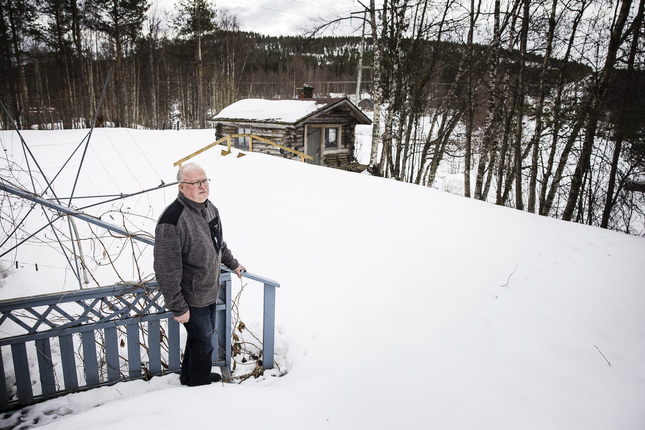 Juoksenkiläinen Mauri Välimaa onnistui talkooväen avulla suojaamaan omakotitalonsa poikkeukselliselta tulvalta. Rantasaunan eteen jää pysyvästi talon pelastanut tulvavalli. Välimaa ei arvannut millaisia luonnonvoimia vastaan joutui taistelemaan.