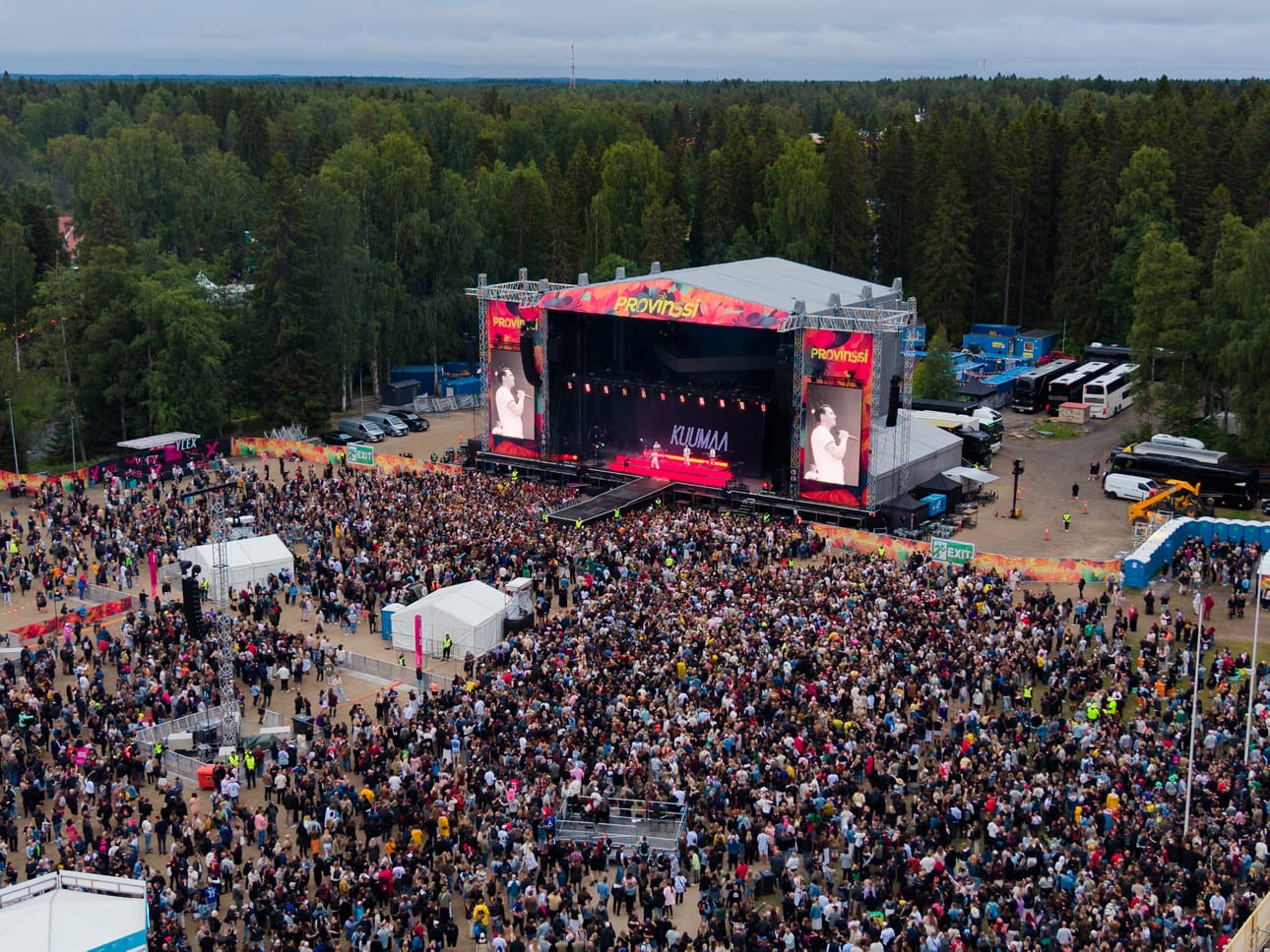 Festivaalin järjestäminen vaatii monen tahon yhteistyön. Kutsuvieraslista on yksi tapa ylläpitää suhteita niihin, jotka mahdollistavat tapahtuman. Arkistokuva.