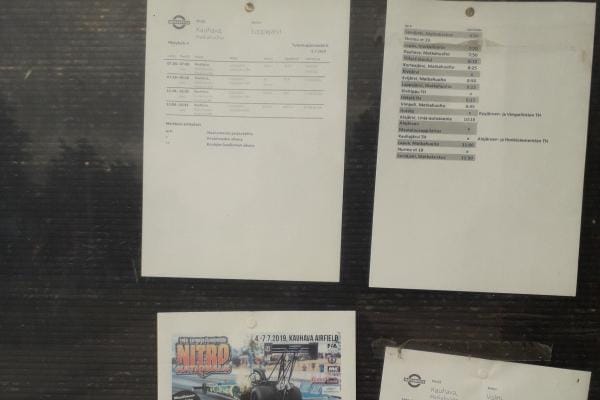 Lukija ehdottaa, että kulttuurin edistämisen voisi aloittaa Kauhavan asemalta. Perusasia olisi saada linja-autojen aikataulut näkyville, niin että matkustajat tietävät, mistä linja-autot lähtevät, mihin menevät, koska ja mitä reittiä.