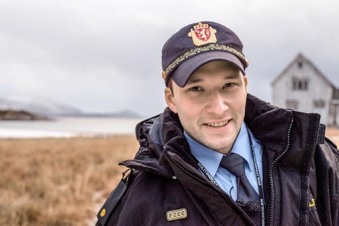 Norjalaisessa Lain pitkässä kourassa Simen Eriksen on poliisina syrjäseudulla Sørøyan saarella.