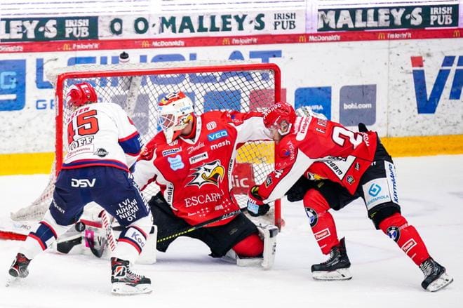 Sportin maalille palannut Niko Hovinen torjui tällä kertaa 20 laukausta. KUVAT: SAMPPA TOIVONEN