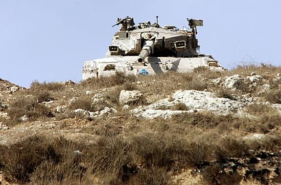 Israelilainen tankki vartioi vielä keskiviikkona eteläisessä Libanonissa.