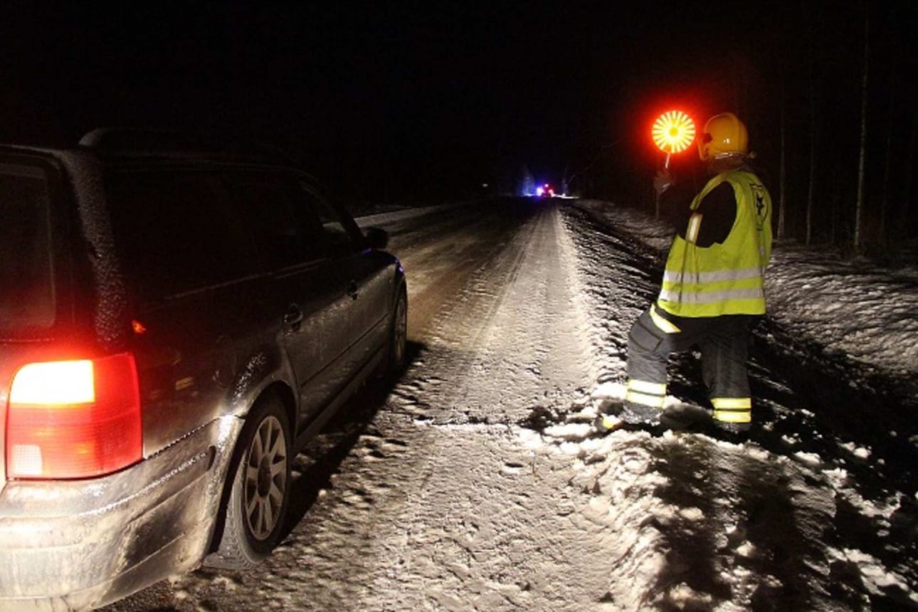 Liikenne oli poikki kolaripaikalla Vatjusjärven ja Suotukylän välillä Haapavedellä perjantaina iltapäivällä.