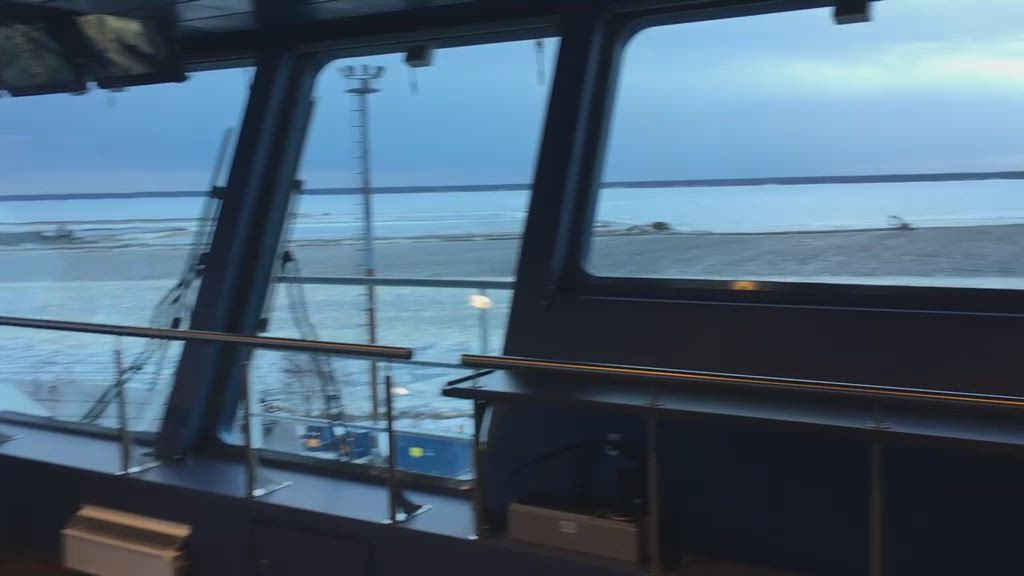 Tältä näyttää jäänmurtaja Polarican komentosillalta