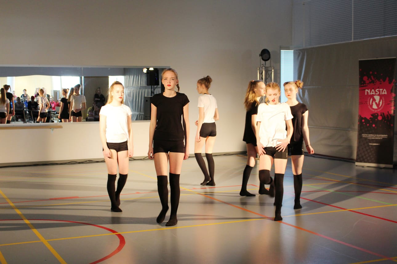 Prime Team:in riveihin Ella Mikkonen, Kiia Achrén, Emma Junnila, Hilma-Kaisa Heinonen, Emilia Voltti ja Nele Pietarila.