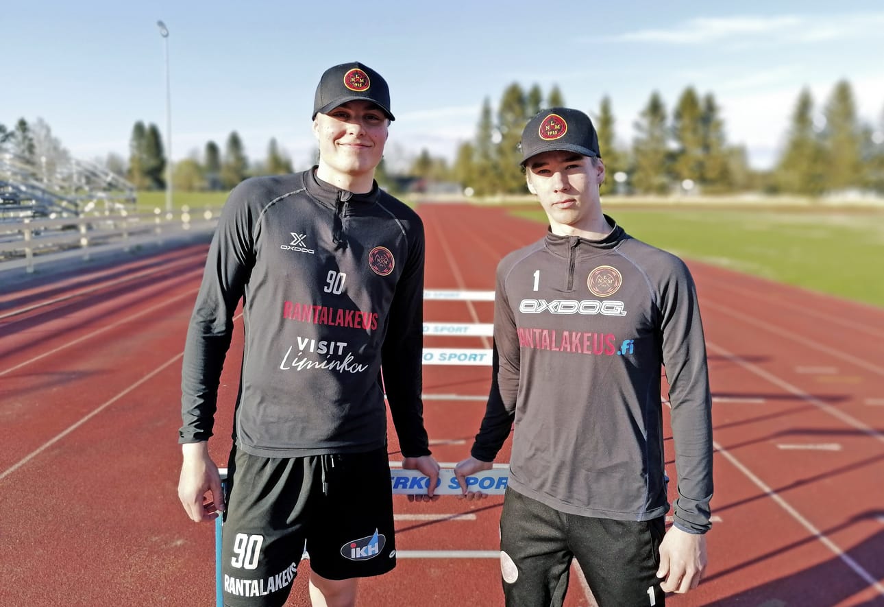 Kalle Vaarala ja Aki Karjalainen ovat Niittareiden nuoriso-osastoa. He ovat harjoitelleet kevään pienryhmässä, sillä halliin joukkue pääsee vastaan kuun vaihteessa.