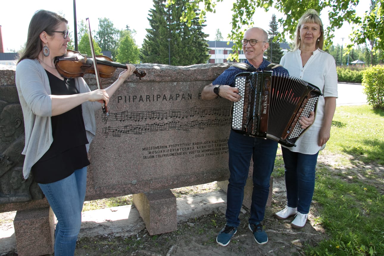 Niina Kiprianoff, Timo Saarimäki ja Sirpa Autio uskovat kansanmusiikin tulevaisuuteen ja myös Spelien jatkumiseen.