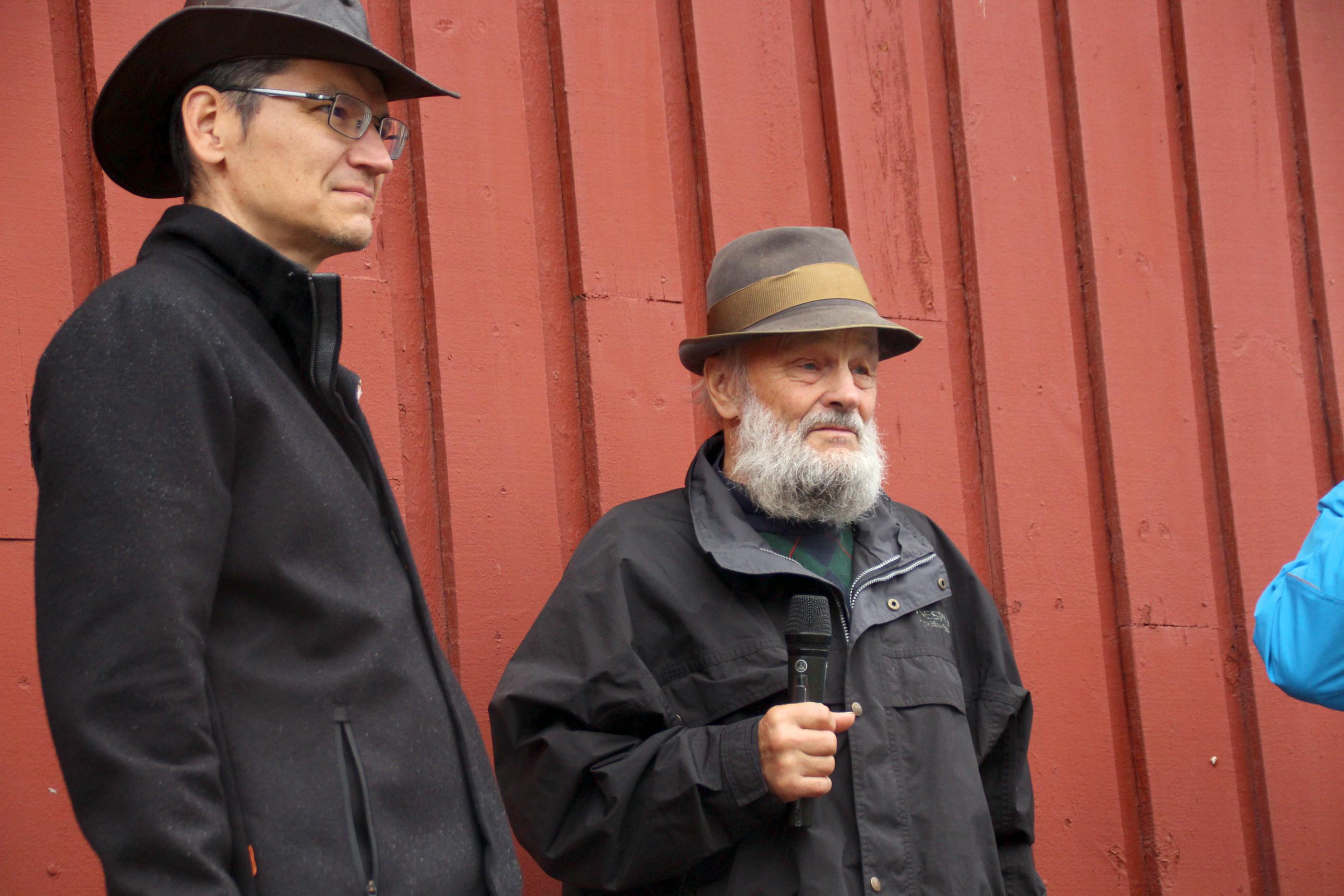 Aarne Juhonsalo (oik.) voitti tällä kertaa SM-kansansääennustuksen kesäkisan. Vieressä tuomari, meteorologi Alberto Blanco Sequeiros.