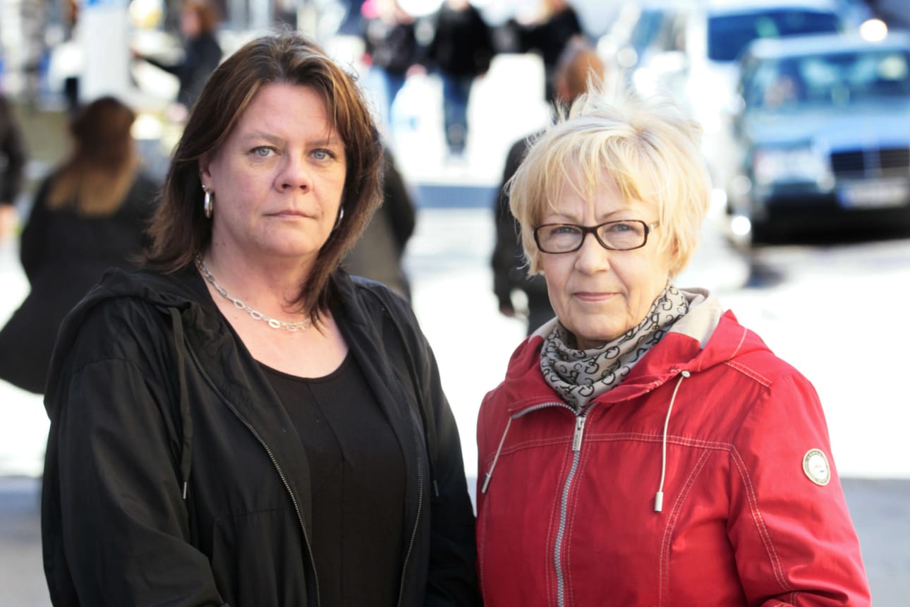 JHL:n pääluottamusmiehet Karita Alanko (vas.) ja Kaija Sepponen olivat keskiviikkona neuvottelemassa työnantajan kanssa kaupungin henkilöstösäästöistä. Koska ehdotus lomarahojen leikkauksista ei mennyt läpi, säästöjä on etsittävä muilla tavoin.