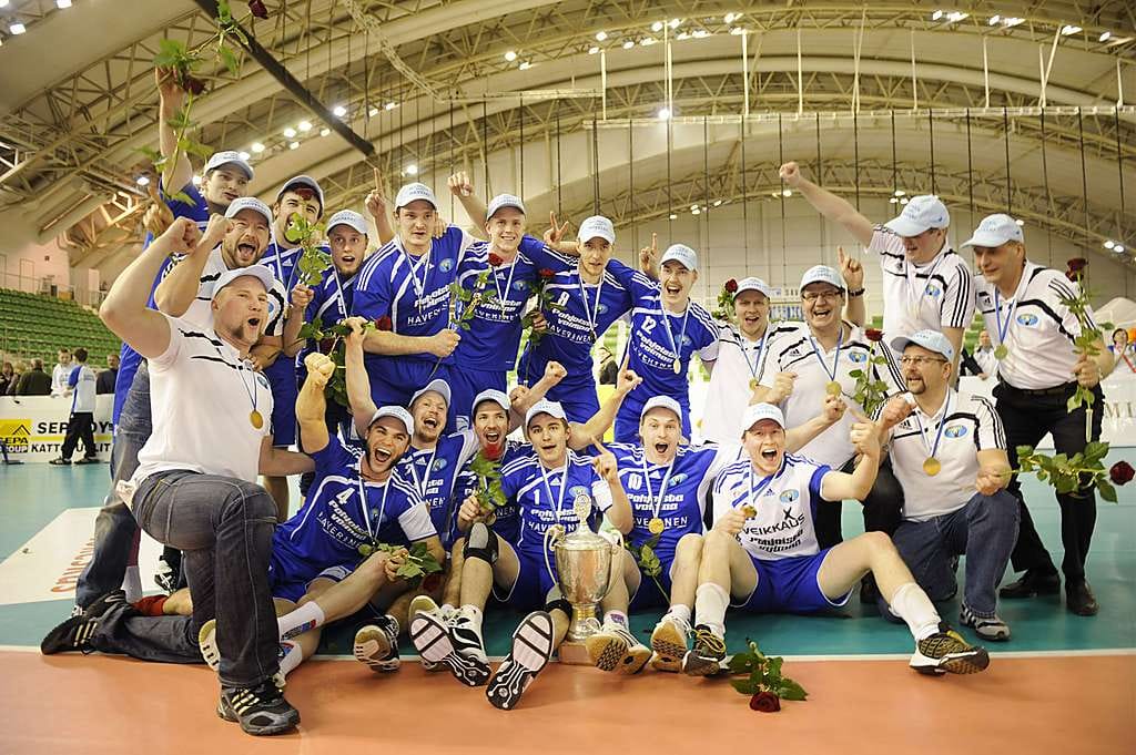 Sun Volleyn voittolaulut raikasivat Kuopiohallissa.