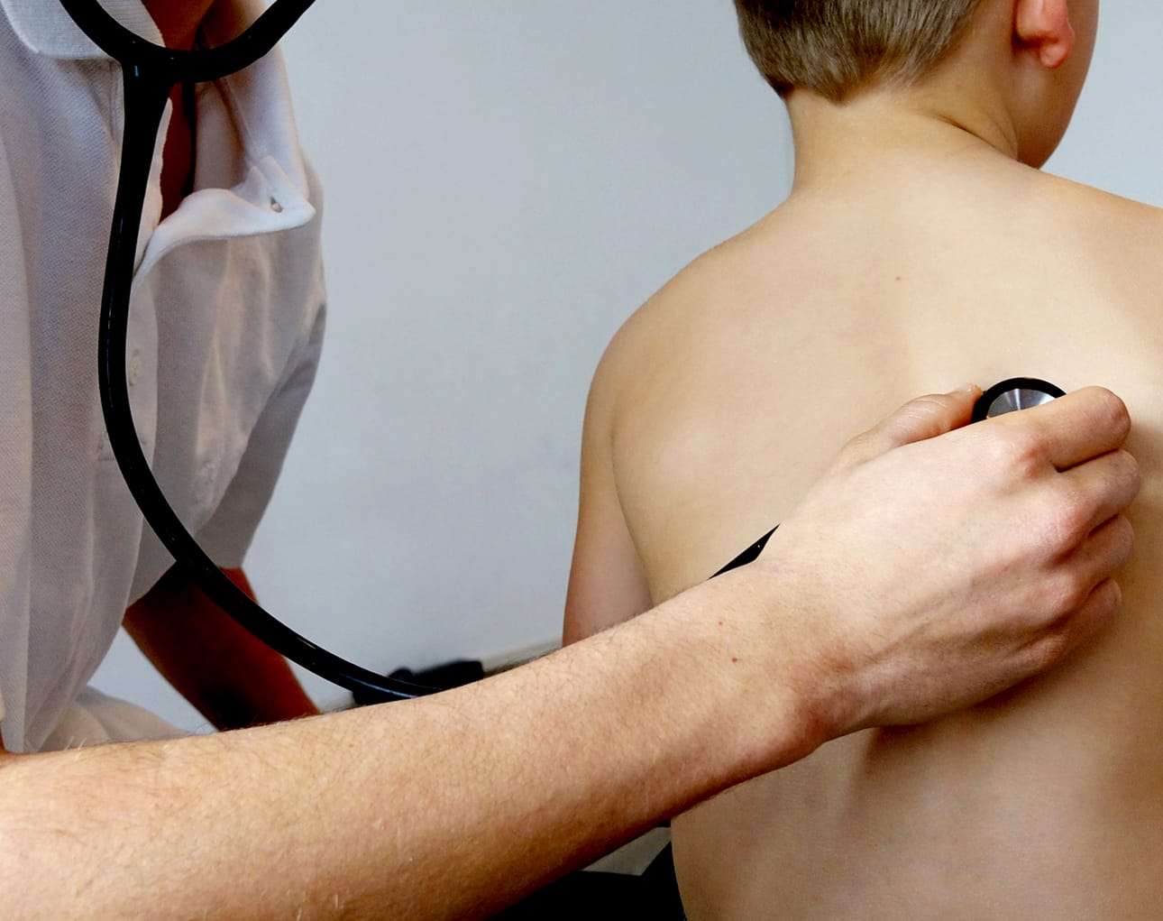 Lasten ja nuorten päivystystilanne on Oulussa vähintäänkin monimutkainen. Apua saa tällä hetkellä eri paikoista vammasta ja vaivasta riippuen.