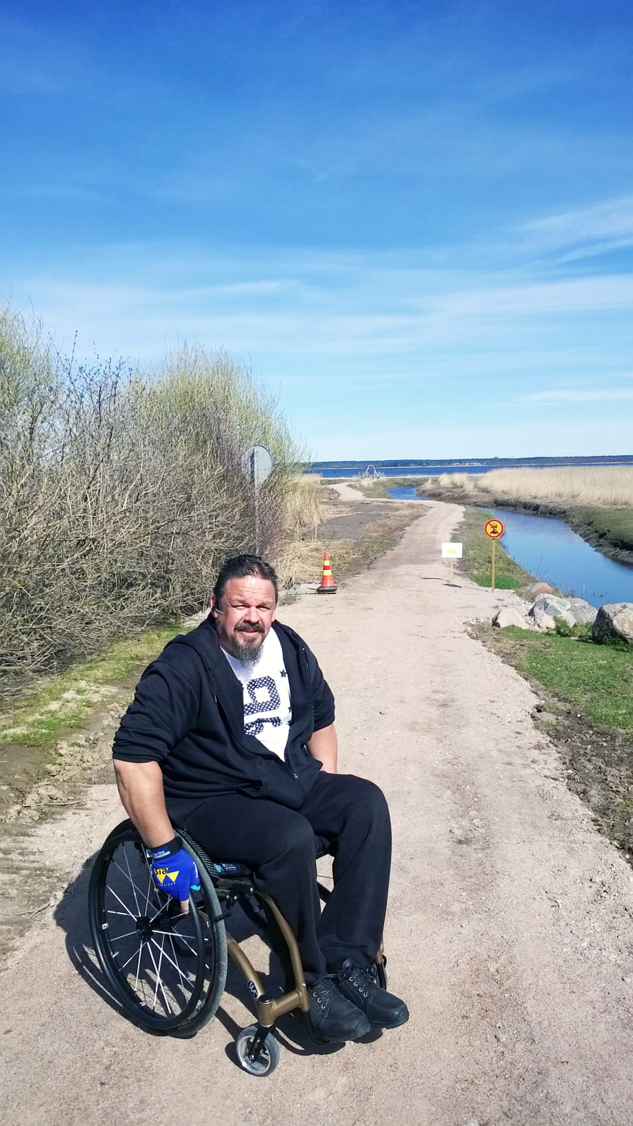 Marko Oinas testasi Vihiluodon pyörätuolireitin. Parannettavaa ei paljoa löytynyt.