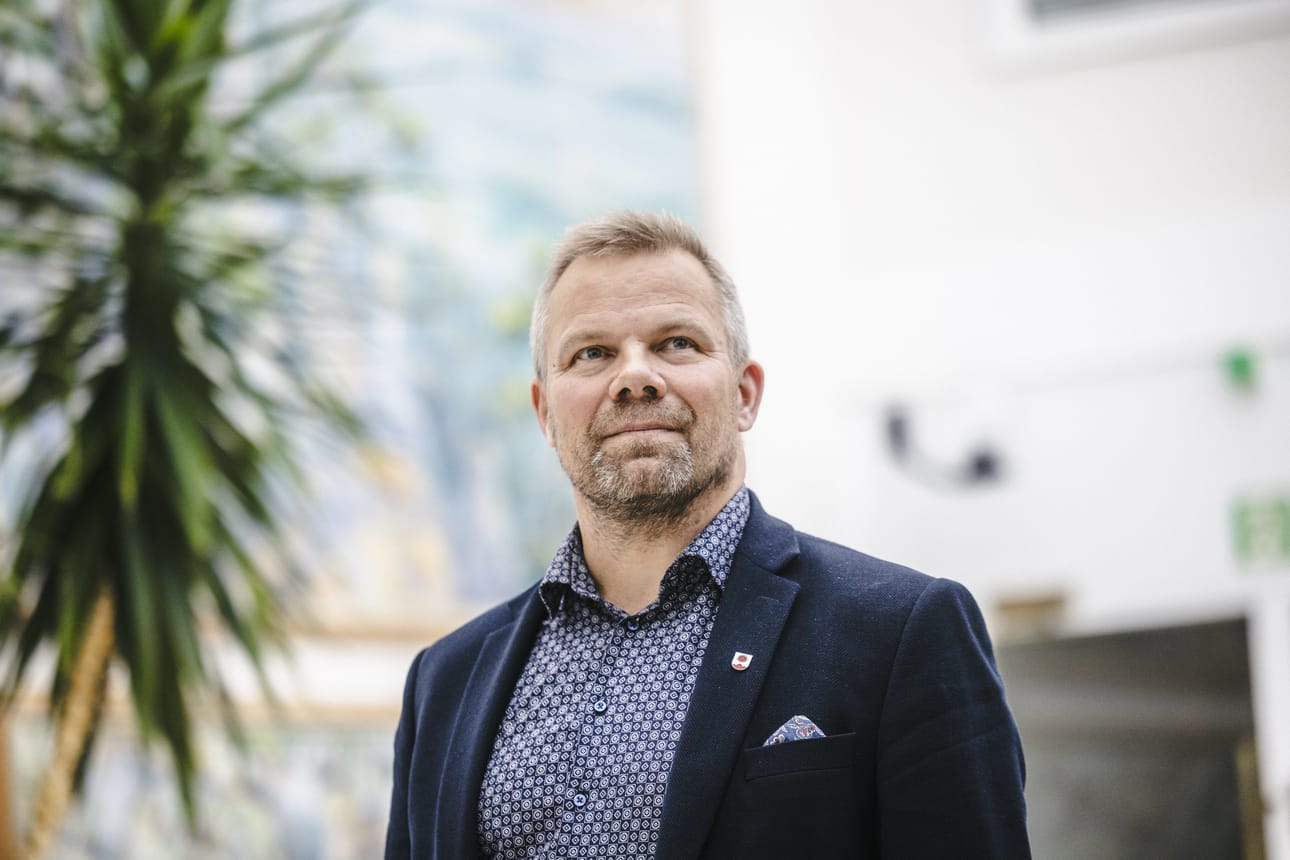 Jarmo Pienimäki aloitti Ylitornion kunnanjohtajana vuonna 2024. Sitä ennen hän toimi Ähtärin kaupunginjohtajana.