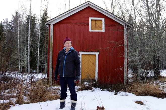 Antti Poron pihapiirissä seisoo 1820-luvulla rakennettu torppa, joka nykyään toimii vilja-aittana. Se on ensimmäinen suvun paikalle rakentama asumus. KUVAT: JARMO PANULA