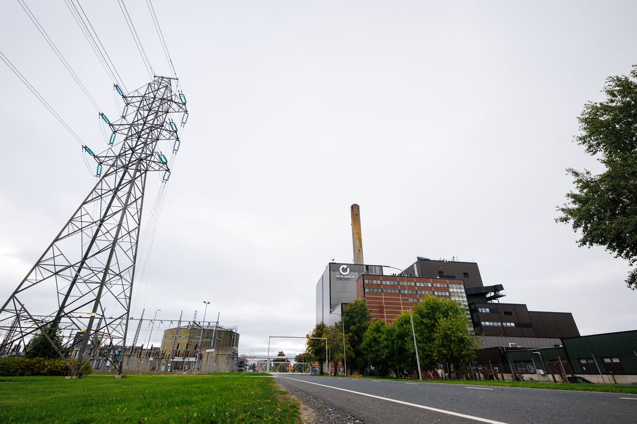 Uusi gigatehdas tulisi aivan Oulun Energian voimalan kupeeseen.