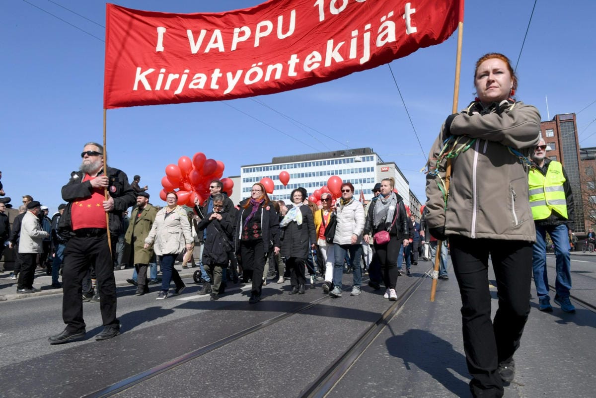 Ympäristöasiat kannattaa muistaa ottaa huomioon juhlinnassa, sillä vapusta tulee helposti vuoden roskaisin juhlapyhä. LEHTIKUVA / JUSSI NUKARI