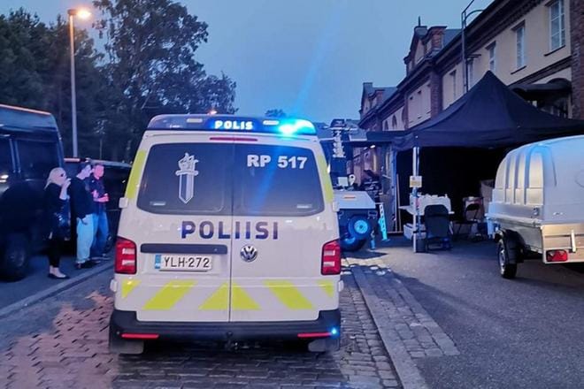 Poliisi oli paikalla selvittelemässä Vaasan pahoinpitelyä torstaina. LUKIJAN KUVA