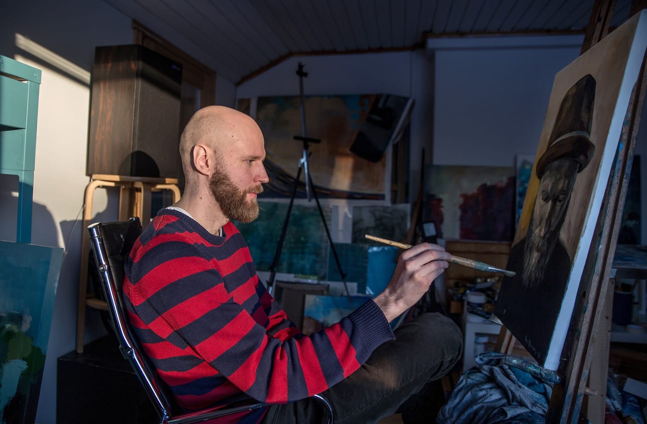 Limingan Niittomiehiä salibandyn Divarissa luotsannut Harri Naumanen luotsaa jatkossa OLS:n liigajoukkuetta. Naumanen on myös kuvataiteilija.