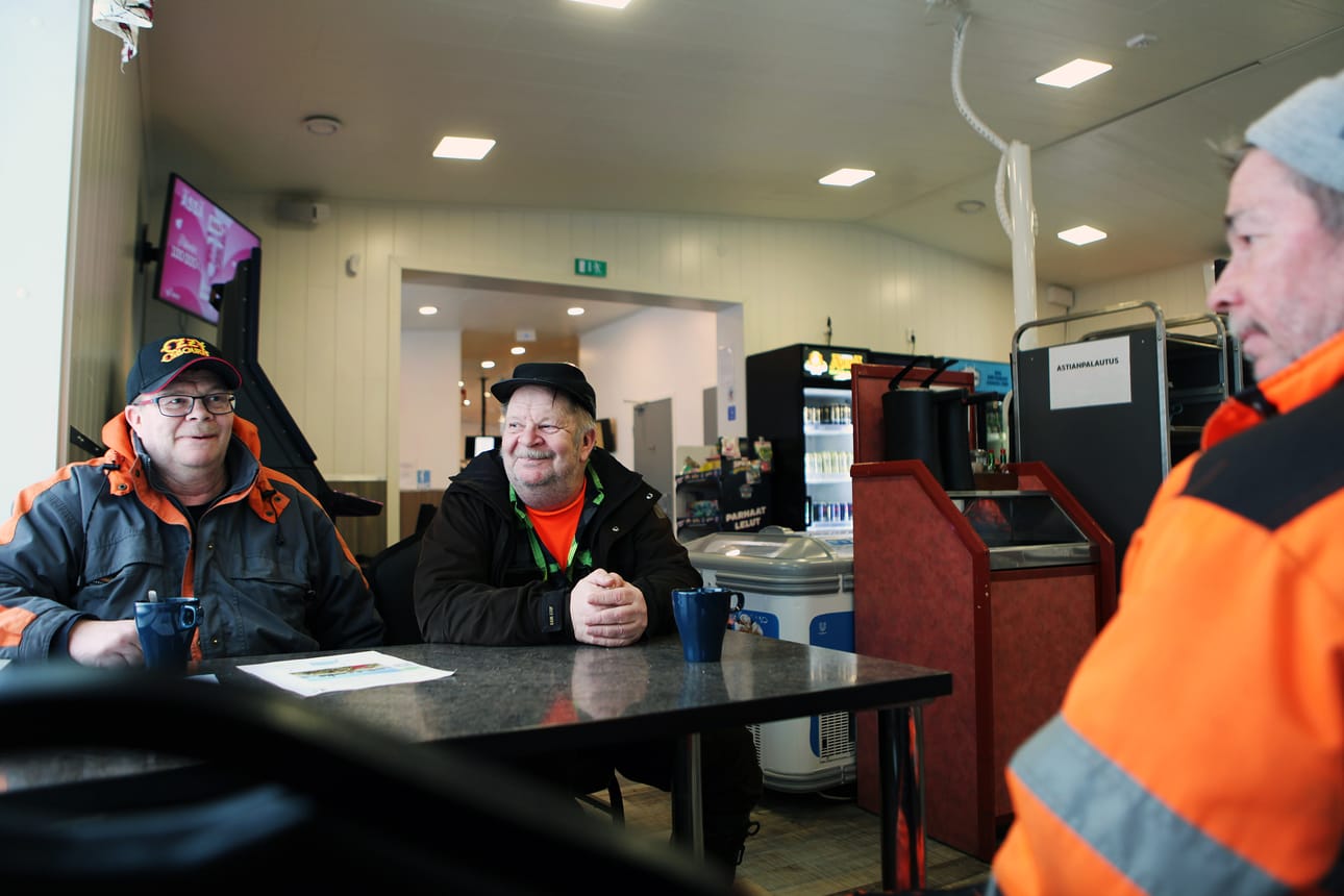 Veikko (vasemalla), Erkki ja Raimo (etualalla) Mäkitervon mielestä ainoa oikea ratkaisu on säilyttää vuodeosaston toiminta Tervolassa.