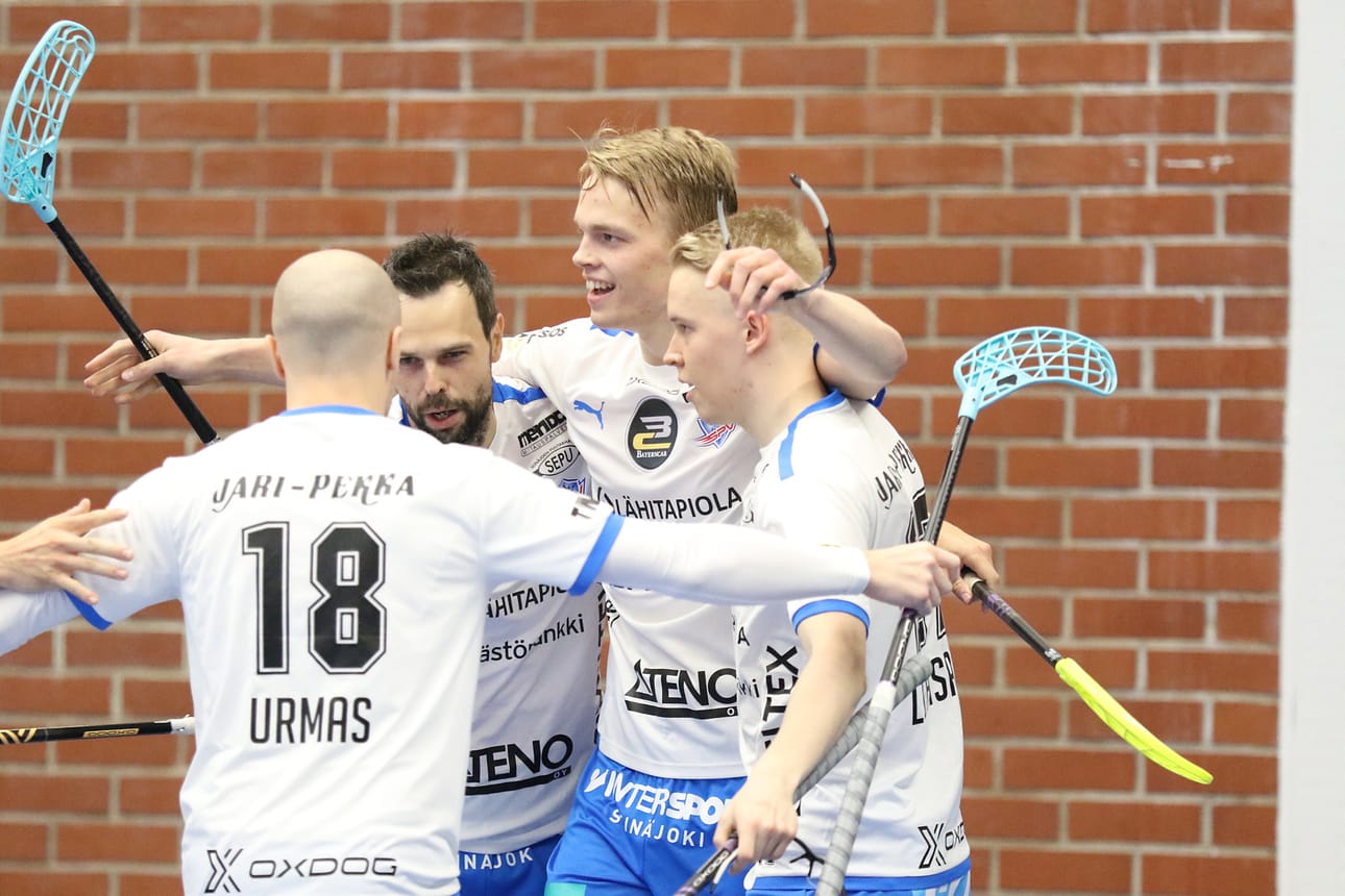 SPV:n Sami Koski (toinen vas.) on pisteen päässä maagisesta tuhannen tehopisteen rajasta.