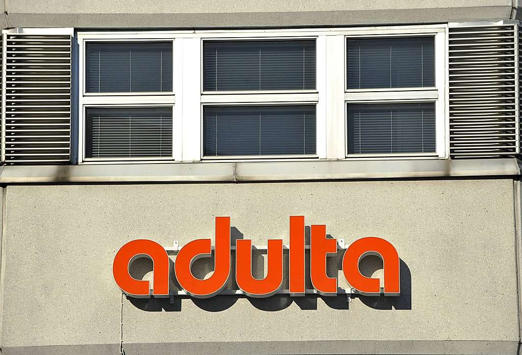 Adulta hakeutui konkurssiin