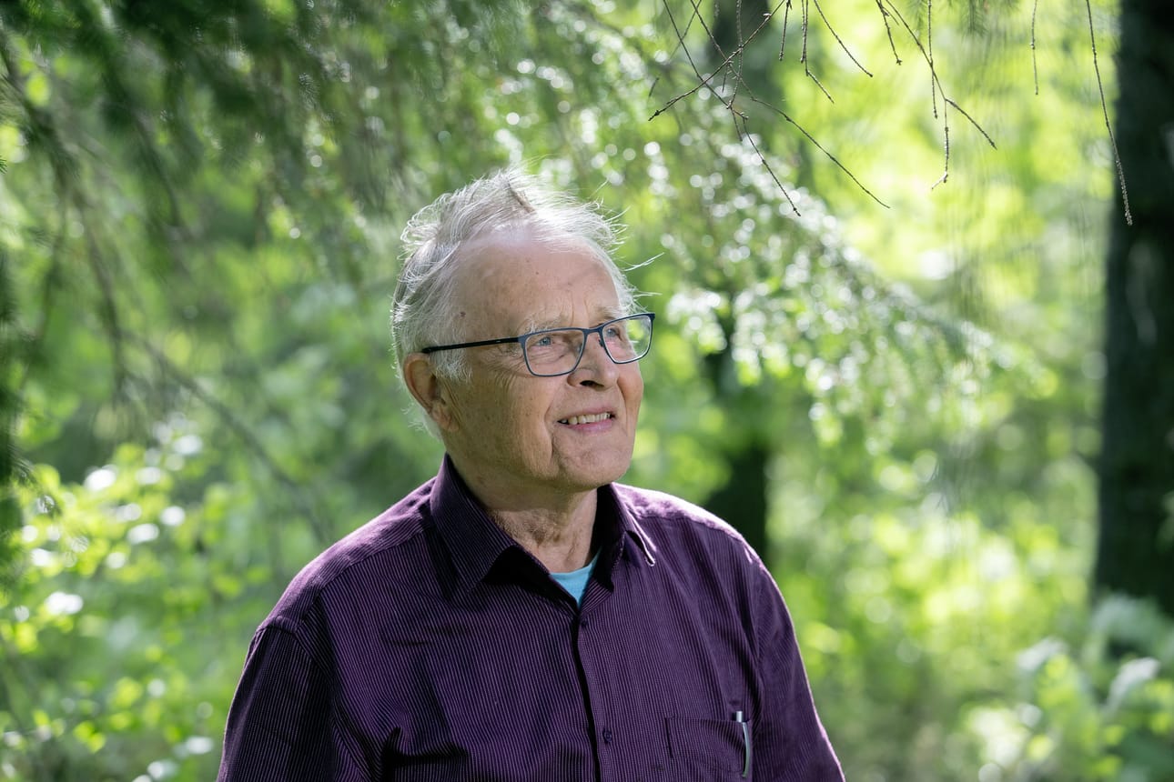 Viime syksynä Silvola sai "häikkää aivoihin". Kirjoituskyky meni joksikin aikaa ja ajokortti on vielä hyllyllä. Toipuminen on edennyt hyvin ja kirjoittaminen sujuu.