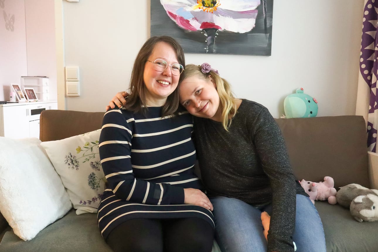 Jenni Hannus ja Petra Ämmälä ovat olleet Ystävänkortti Toiminnan kautta ystäviä noin seitsemän vuotta.