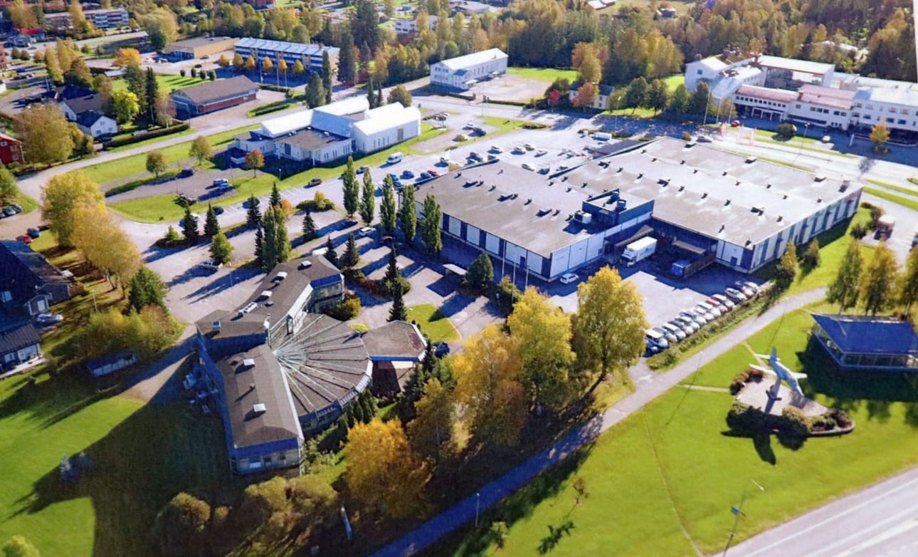 Kaava-aineiston ilmakuvassa puolipyöreänä rakennuksena näkyvää Tietotaloa saneerataan kaupungintaloksi. Se tuo muutoksia alueen maankäyttöön ja liikenteeseen.