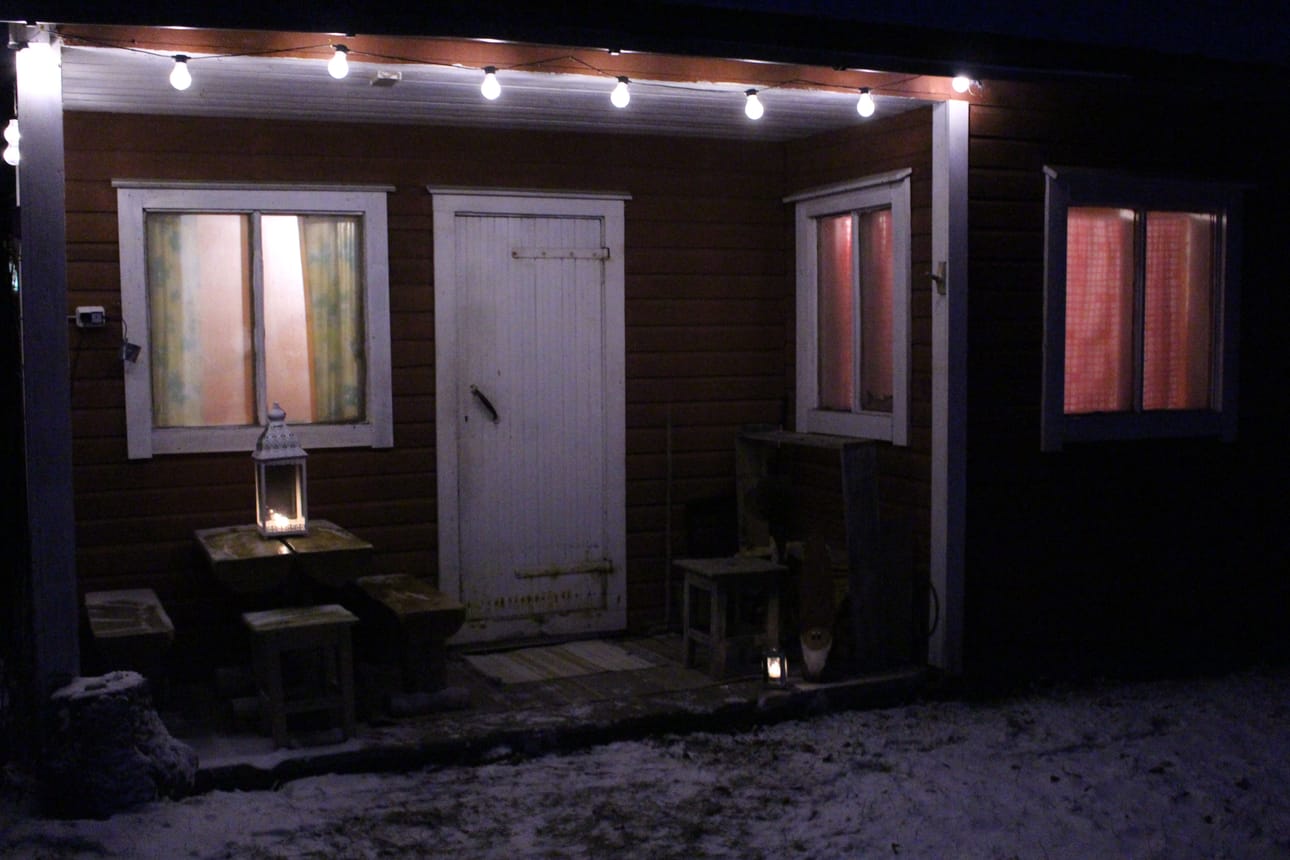 Joulusauna kuuluu vahvasti monen perheen jouluperinteisiin. Jouluna saunotaan mielellään ulkosaunassa. Sauna koristetaan jouluiseksi kynttilöin ja havunoksin. Osa kokemusta on saunavastan tuoma tuoksu.