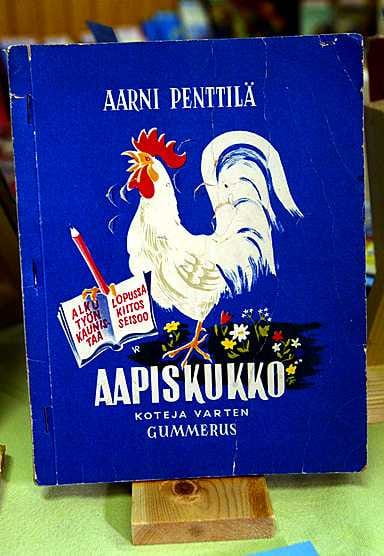 Silja Puurusella on kerännyt aapisia 30 vuotta. Tällä hetkellä kokoelmasta löytyy yhteensä 202 perusasteen aapis- ja lukukirjaa.