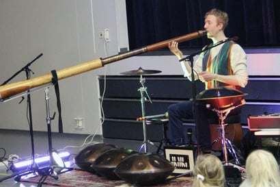 Lapset keksivät soittimelle nimen –Julius Rantala ihastutti taidoillaan sekä oppilaskonsertissa että Intia-illassa