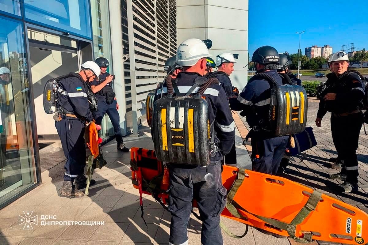 Venäjän ilmaisku ostoskeskukseen Kryvyi Rihissä tappoi ainakin 16 ihmistä. 50 ihmistä haavoittui.