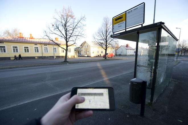 Kännykästä näkee tarkasti, missä kuutosen bussi kulloinkin kulkee. Porin Linjojen Linja kuuden sijainti selviää gps:llä Porin kartalla reaaliaikaisesti. GPS-paikannuspalvelu GPS GPS-paikannus bussi linja-auto