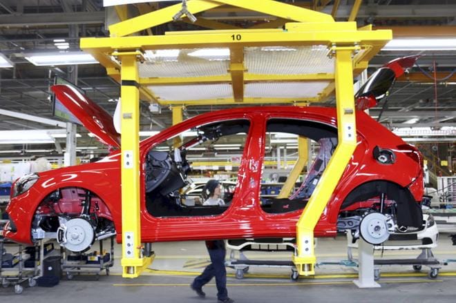 Valmet Automotive valmistaa tällä hetkellä Mercedes-Benzin A-sarjan autoja. KUVA: Kari Pitkänen